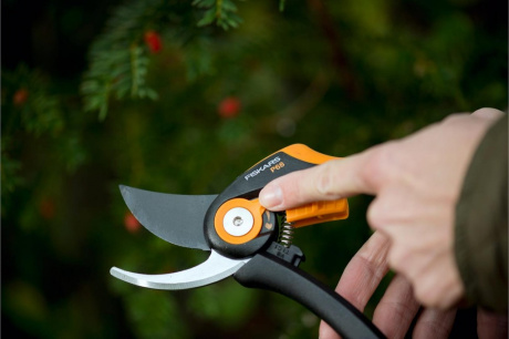 Купить Секатор Fiskars плоскостной SmartFit Р68   111610/1001424 фото №3